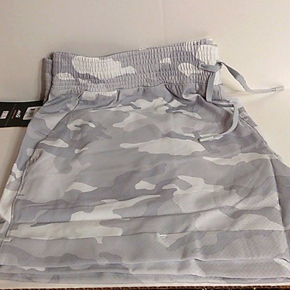 NWT AVIA Brand Women's Camo Slip-on Workout/Running/Commuter Shorts~Large~ - Picture 11 of 12